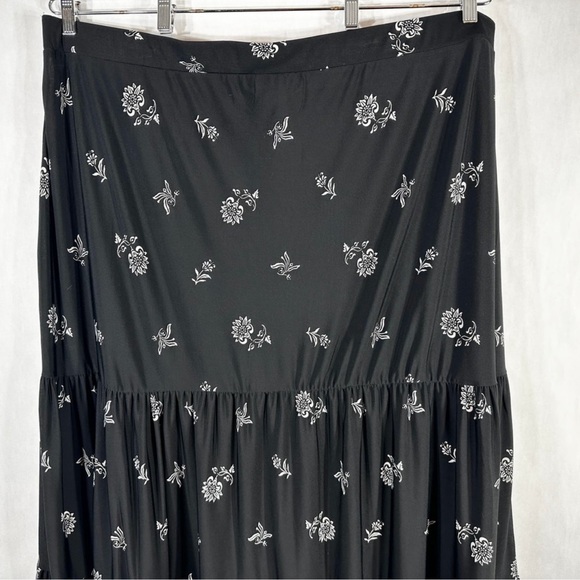 Catherines Womens Dark Floral Tiered Fairy Grunge
Whimsigoth Maxi Skirt Size 1X - Picture 5 of 8